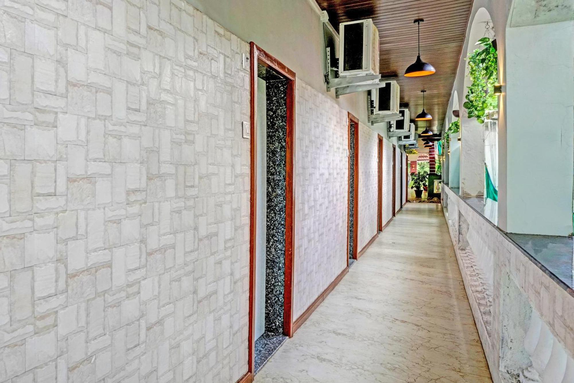 Collection O Palm Springs Beach Resort Mumbai Exterior photo
